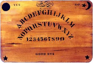 Original Ouija board created in 1894 (© Wikipedia)